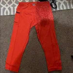 Cinch yoga pants with pockets size medium
